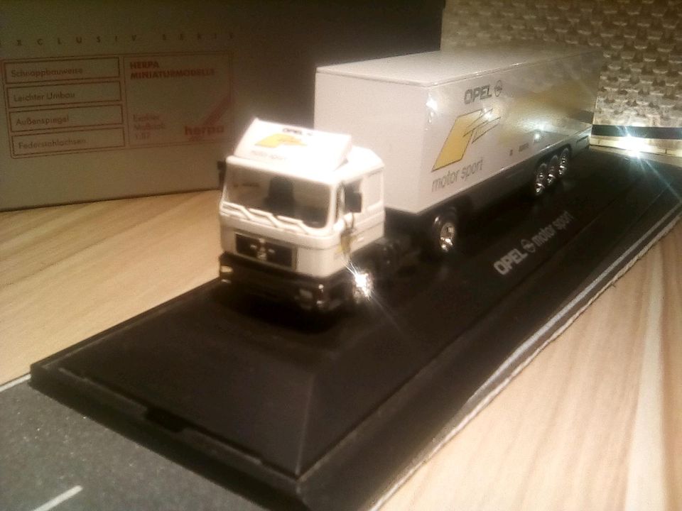 Herpa Lkw MAN F90 Szg Opel Motorsport PC Vitrine in Leverkusen