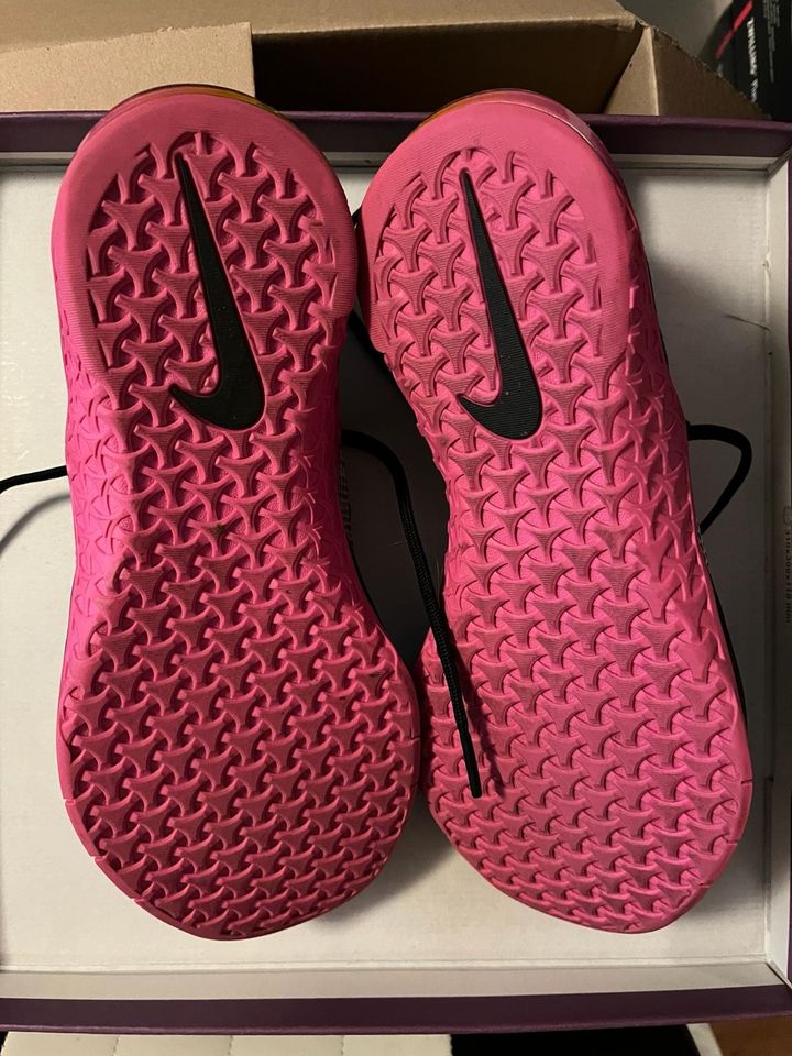 Nike Laufschuhe, Gr. 39, Schwarz / Pinke Sole in Bremen