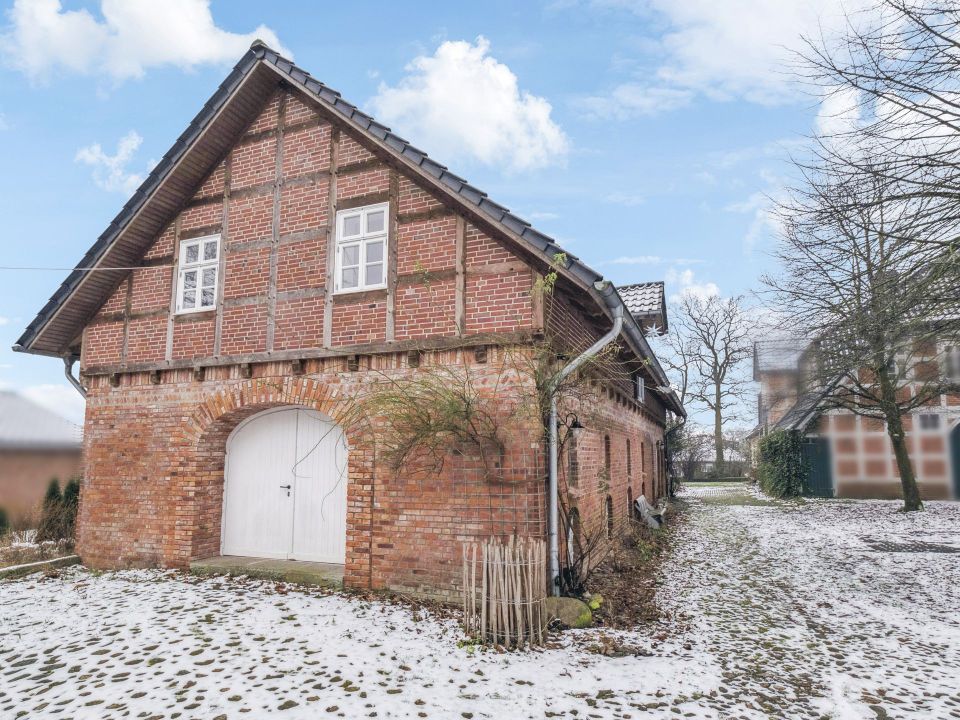 Modernes Leben und Arbeiten in historischen Gebäuden, Hofstelle zwischen Hamburg und Bremen in Kalbe in Kalbe (Niedersachsen)