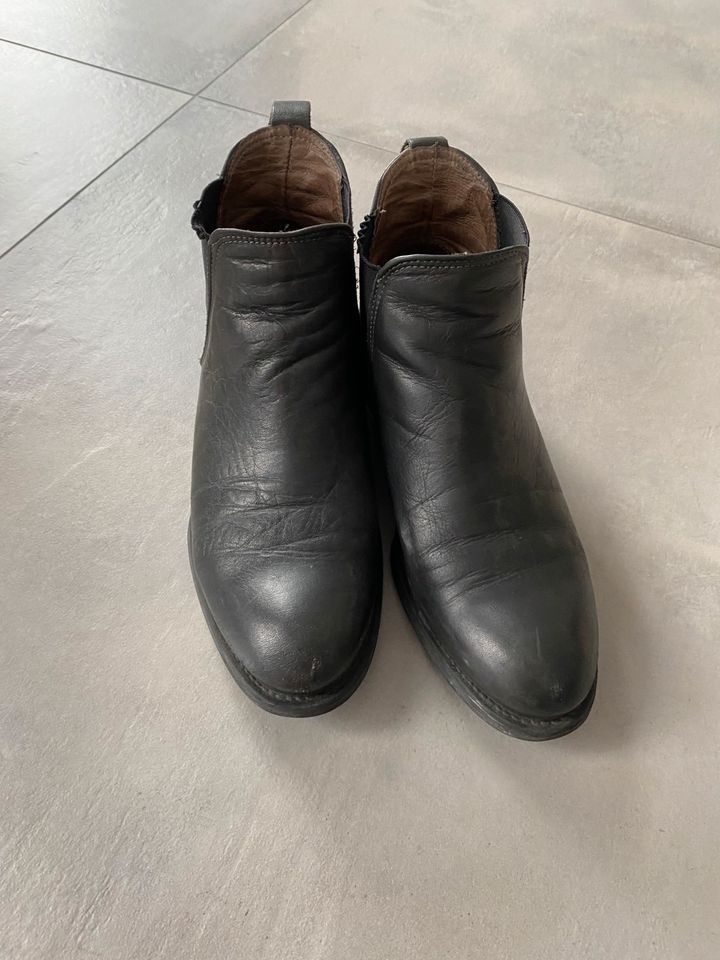 Buffalo Chelsea Boots schwarz Echtleder in Bell