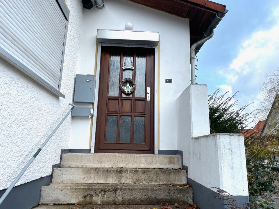 Kleine sanierungsbedürftige Doppelhaushälfte mit großem Grundstück in Greene in Einbeck