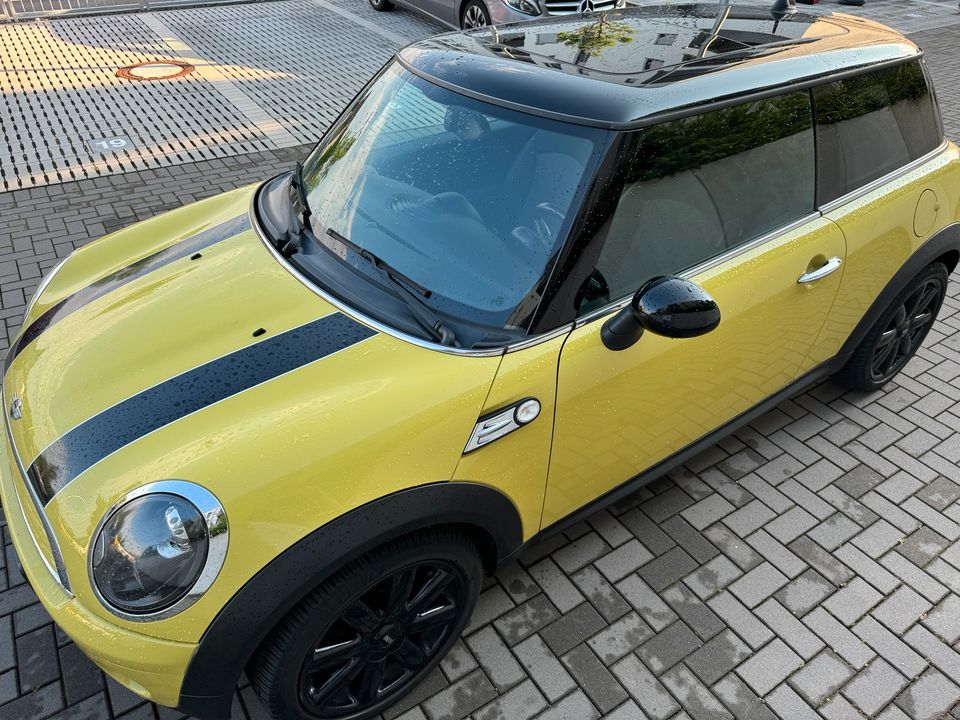 Mini Cooper One Bj 2011 Gelb 122 PS Panorama Harman Kardon top 1a in Köln