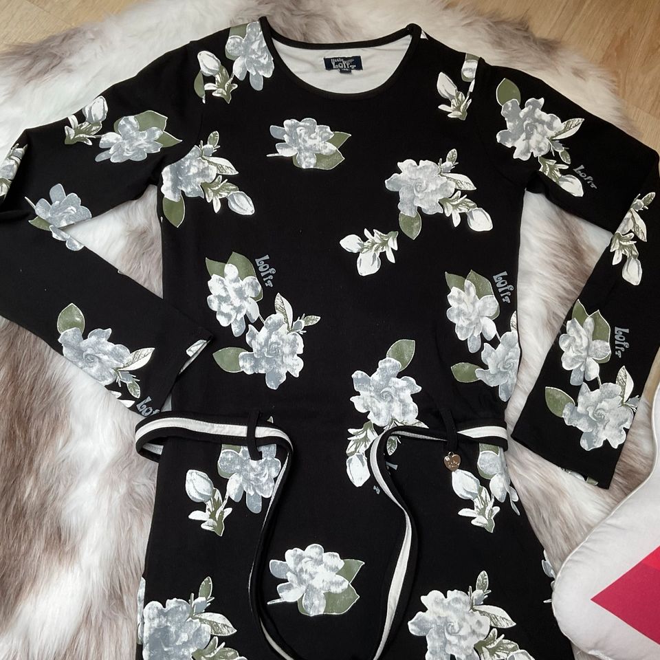 Lofff Kleid Blumen weiß schwarz Sweatkleid Gr. 146 / 152 in Frankfurt am Main