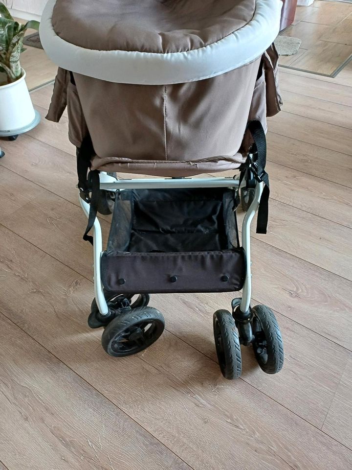 Kinderwagen in Warpe