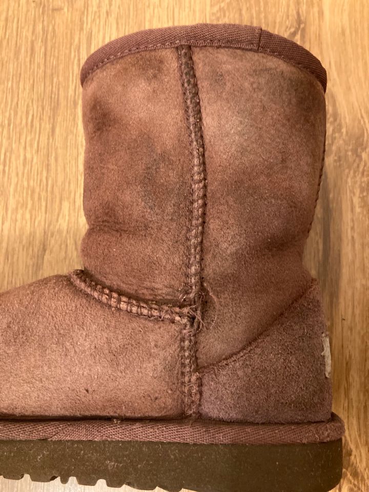 UGG Stiefel Winterstiefel 31 32 Stiefeletten Fell UGGs in Berlin