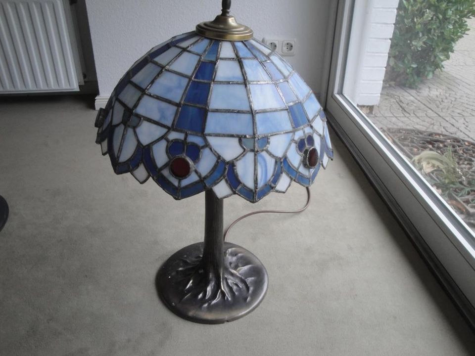 Vintage Lampe Tiffany-Stil, Baumfuß aus Bronze = 65 .- € in Hamburg