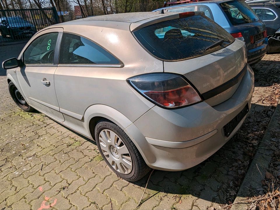 Opel Astra Coupe Schlachtfest, Ersatzteile, Benzin (270 ) in Delmenhorst