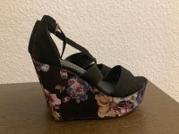 Plateau Schuhe Marke Jenny Fairy Größe 38 schwarz mit Blumen Sachsen-Anhalt - Zahna Vorschau