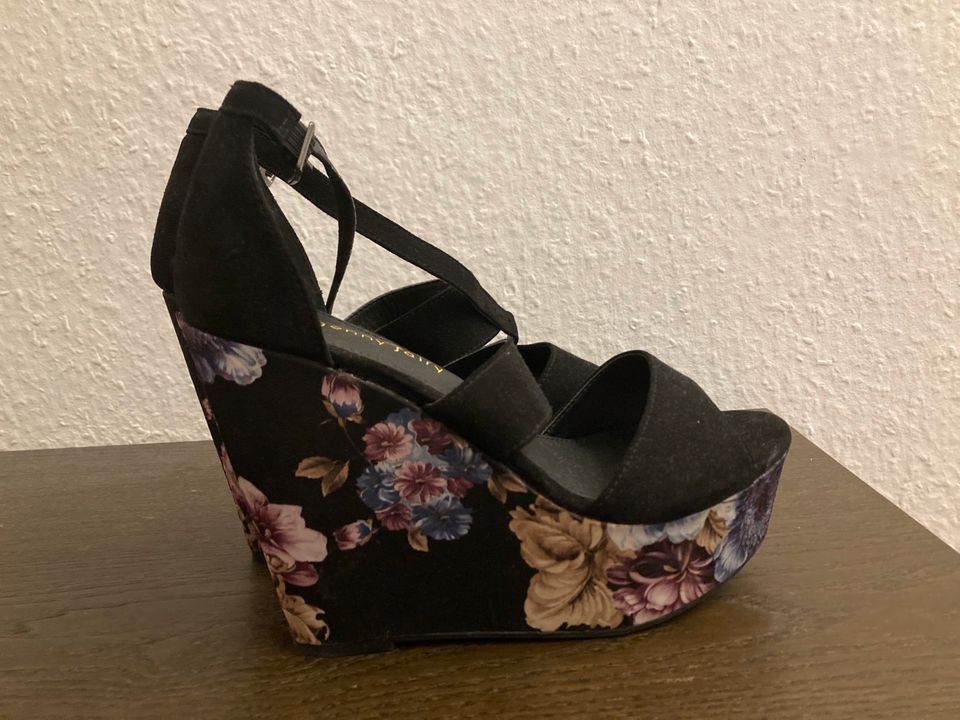 Plateau Schuhe Marke Jenny Fairy Größe 38 schwarz mit Blumen in Zahna