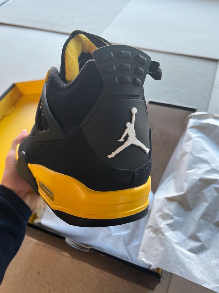 Jordan 4 Retro Thunder Yellow EU 44.5 NEU in Stuttgart