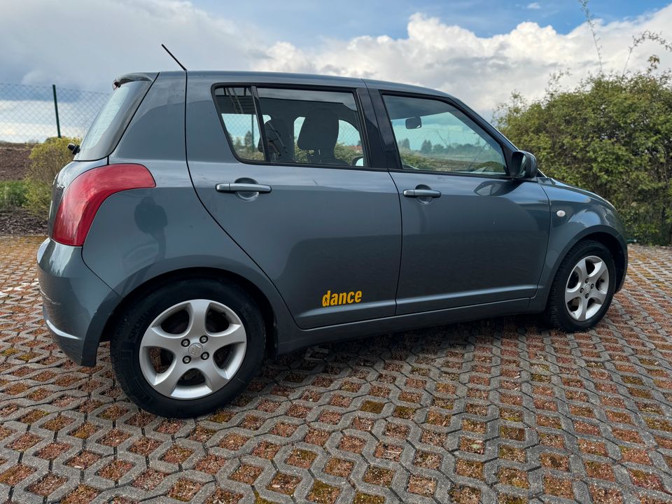 Suzuki Swift 1.3 Dance 4/5 Türig 128.000 KM in Nürnberg (Mittelfr)