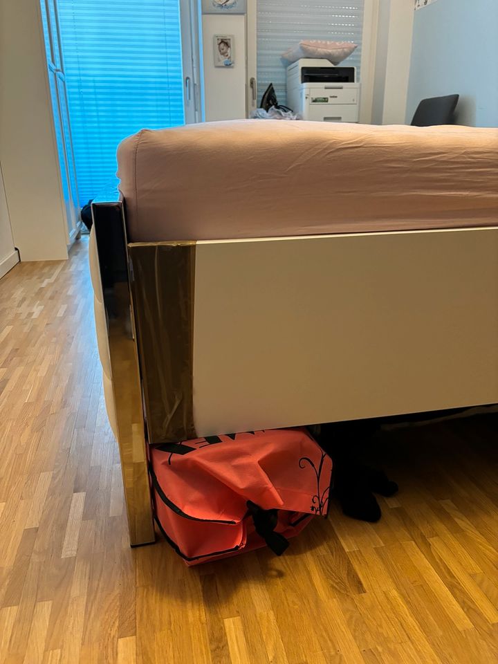 Doppel Bett 180x200cm weiß Chrom in Düsseldorf