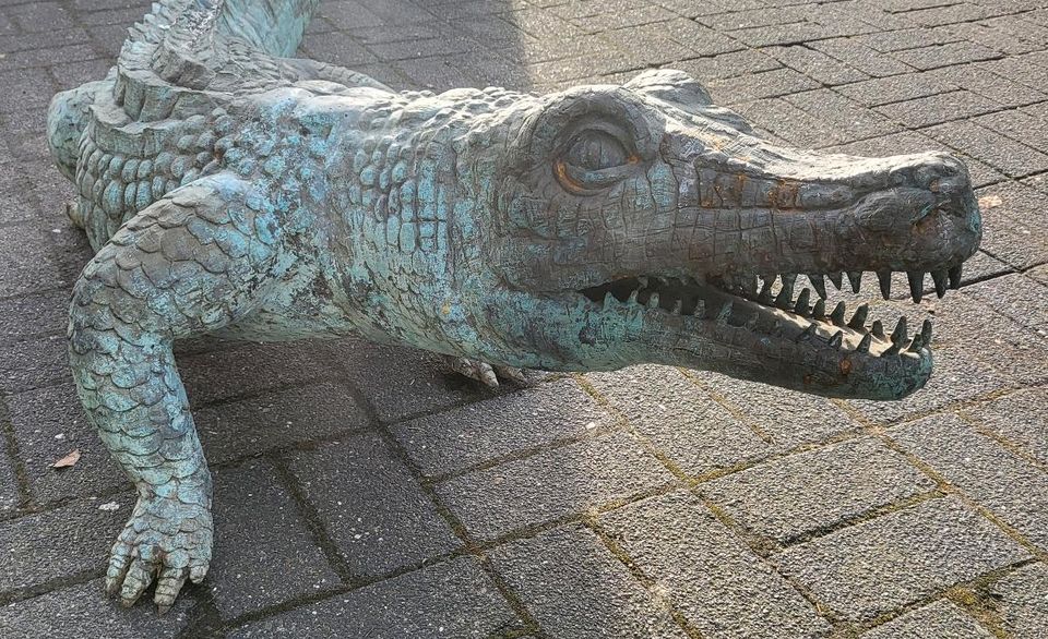 Bronze figur Krokodile Alligator Bronzefigur Garten in Senden