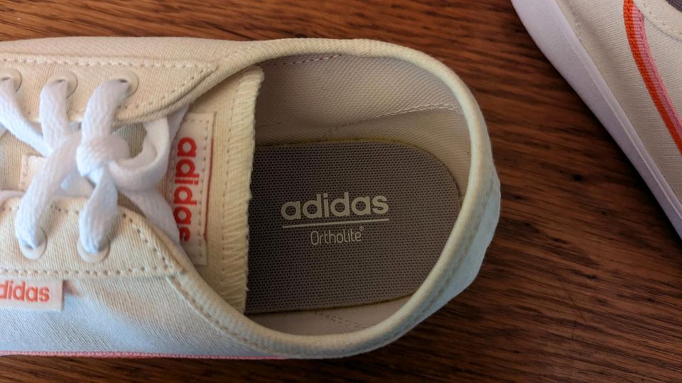 Original Adidas, Größe 40, leichte Sommerschuhe in Salach