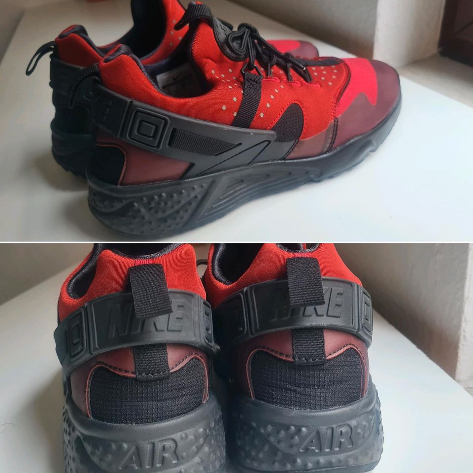 Herren: Nike Air Huarache Utility Gym Red Black Gr. 42,5 in Berlin