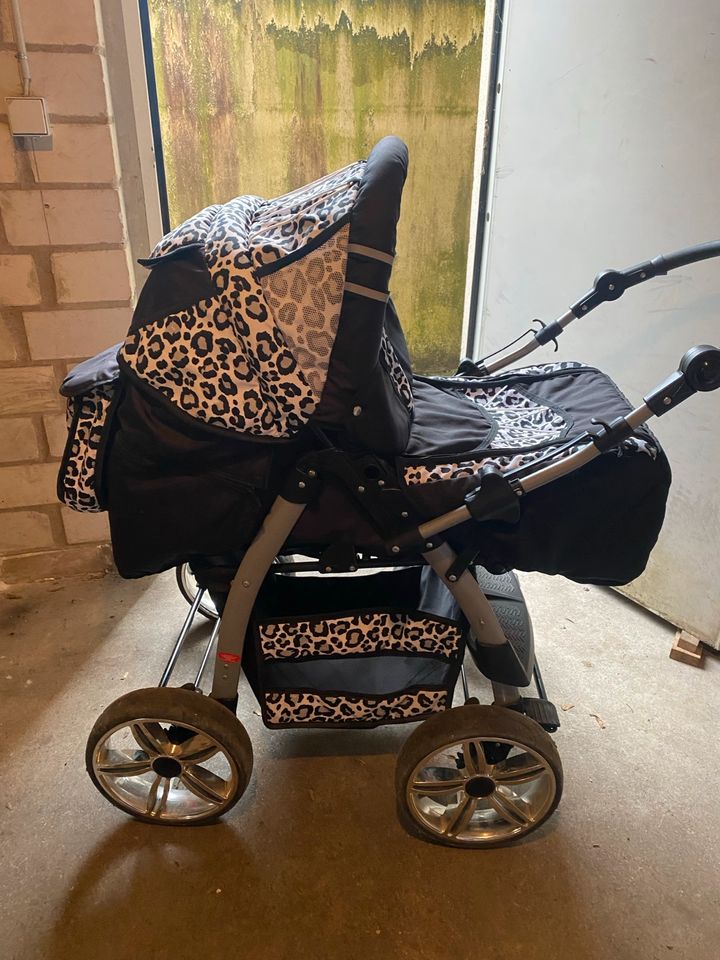 Kinderwagen / Buggy mit vielen Extras in Heiligenhaus