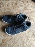 Gefütterte Turnschuhe Gr. 34 Jungen Sportliche Halbschuhe Bayern - Mintraching Vorschau