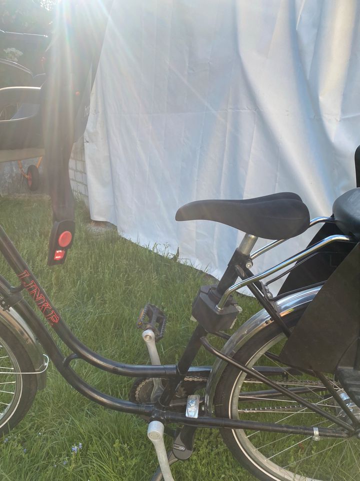 Linke Fahrrad für Mamas. 2 Kindersitzen sehr stabil in Berlin