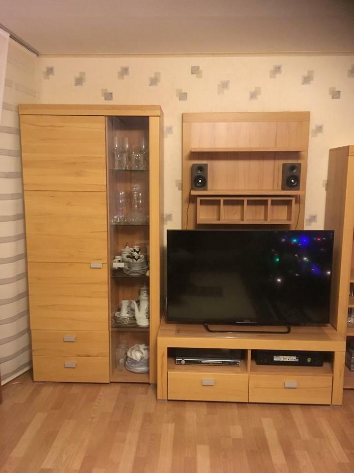 Wohnwand mit TV-Schrank , Regal, Vitrine.(Front Aus echtes Holz). in Buchen (Odenwald)