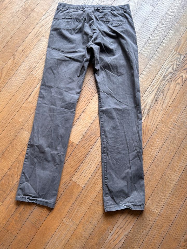 Graubraune Stoffhose / Chino von Esprit - 32/34 in Aachen