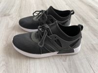 Sneaker Turnschuhe Sportschuhe schwarz 36 Sachsen-Anhalt - Genthin Vorschau