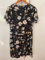 H&M Sommerkleid Blümchen H&M minikleid H&M kleid Blumen Print 36 Frankfurt am Main - Sachsenhausen Vorschau