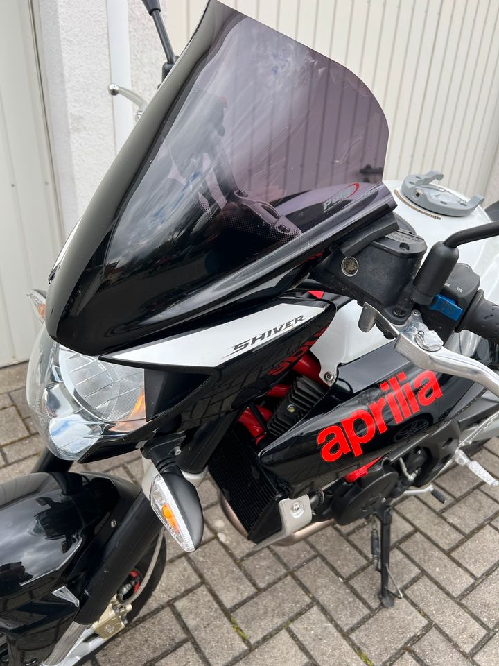 APRILIA SHIVER 750 HU/AU 05/2025, WENIG KM, SERVICE BUCH in Merseburg