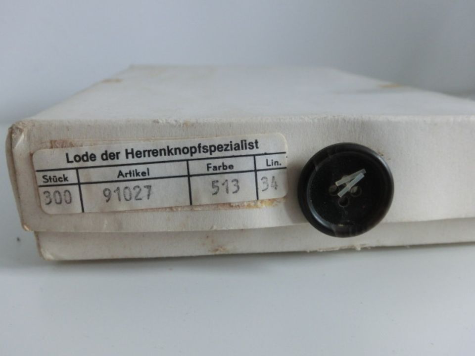 Knopf Herrenknopf braun schwarz Anzug 34" 22mm Vierloch Nr13 in Mannheim