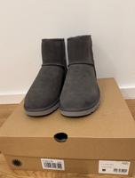UGG Classic Mini Grau Gr. 44 NEU Schleswig-Holstein - Kiel Vorschau