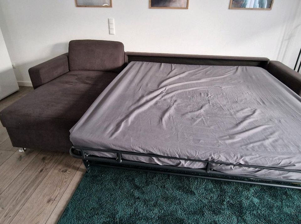 Sofa/Couch L-Form mit Bettfunktion in Hallbergmoos