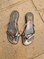 Tamaris Sandalen Flipflops Größe 39 Gold Bayern - Untermerzbach Vorschau