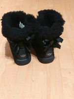 UGG Stiefel/(Snow)boots 'Mini Bailey Bow II' Größe 32 Bayern - Rottach-Egern Vorschau