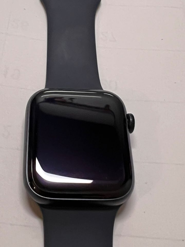 Apple Watch Serie SE (2. Generation) GPS+Esim Mobil. schwarz 2022 in Dachau
