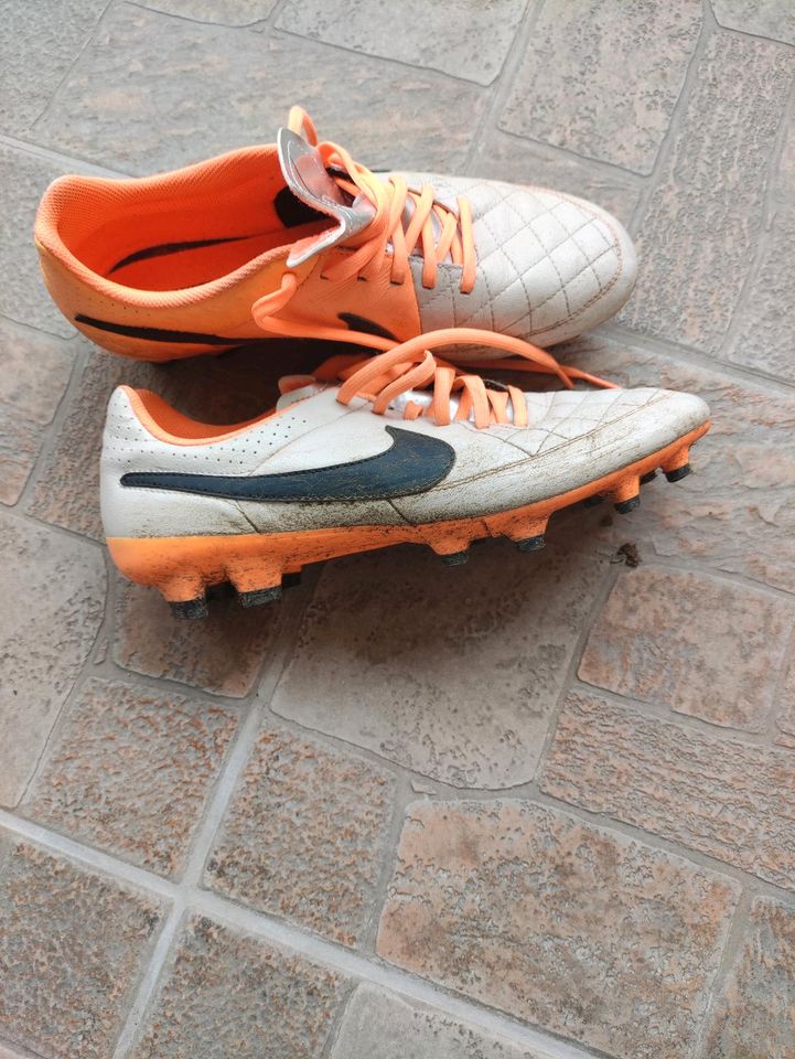 Fußballschuhe Nike 42 in Saarbrücken