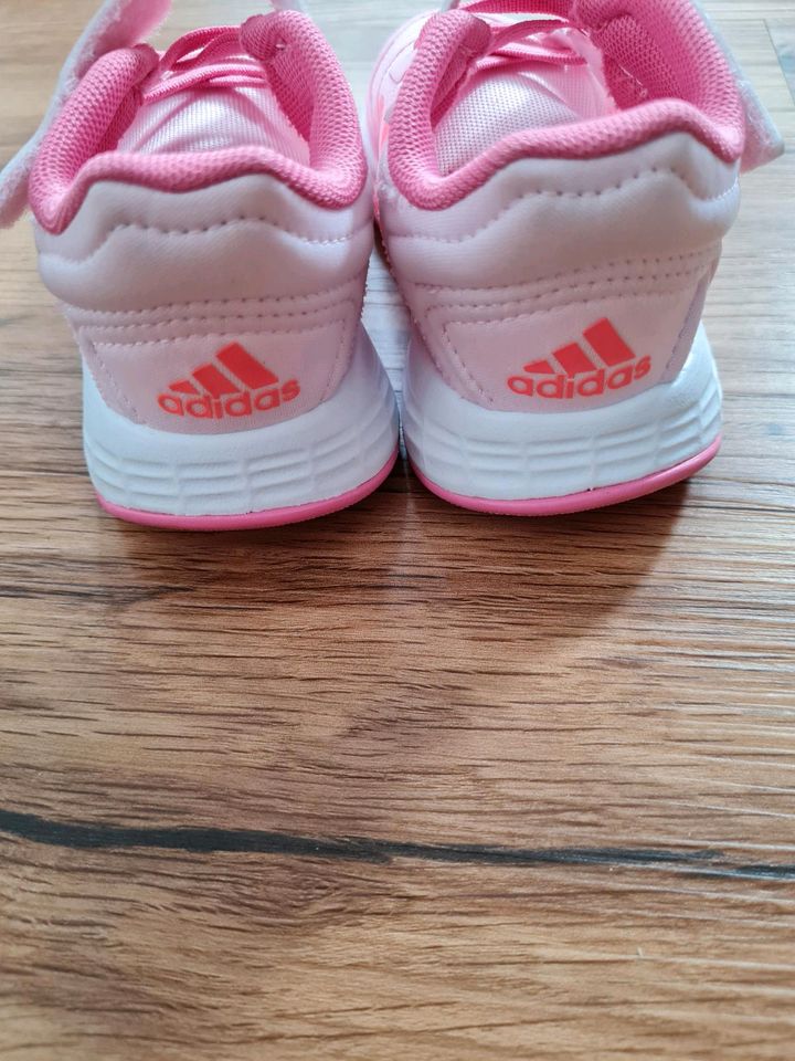 Sneaker Adidas Mädchen Gr. 25 NEU Versand inkl. in Steinberg