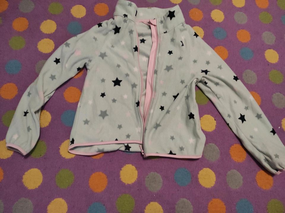 Mädchen Sweatjacke/Fleece Jacke Größe 134/140 in Gütersloh