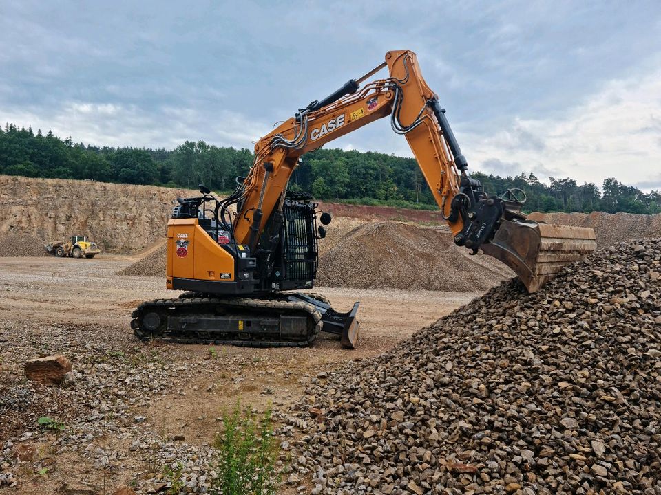 Baumaschinen Vermietung Bagger Radlader Dumper Rüttelplatte Bühne in Tann