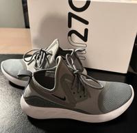 Nike Sport-/Trainingsschuhe München - Bogenhausen Vorschau