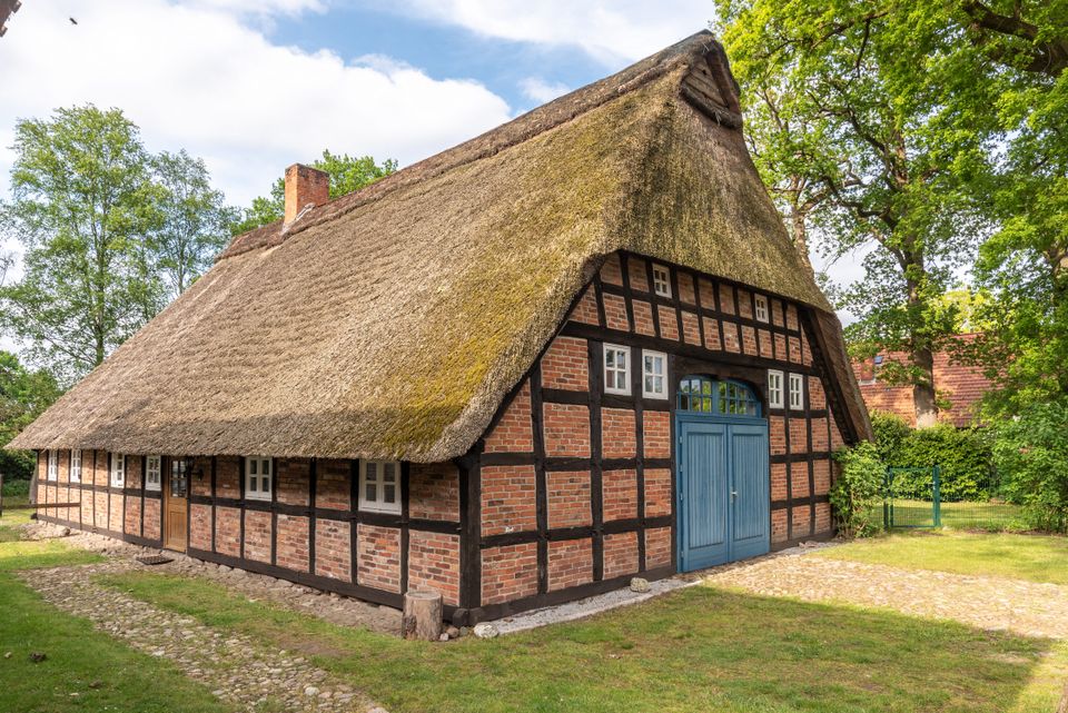 Wunderschöner Resthof Reetdachhaus mit Pferdeboxen und Scheune in Hepstedt