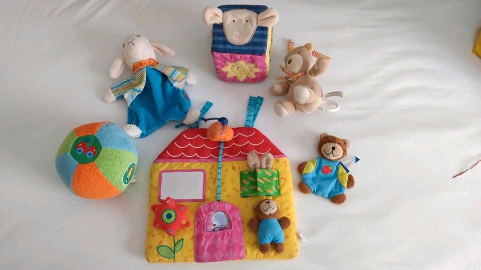 Diverses Babyspielzeug in Bruchköbel