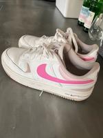 NIKE Schuhe, Turnschuhe,weiß,pink,Gr.40 Nordrhein-Westfalen - Heiligenhaus Vorschau