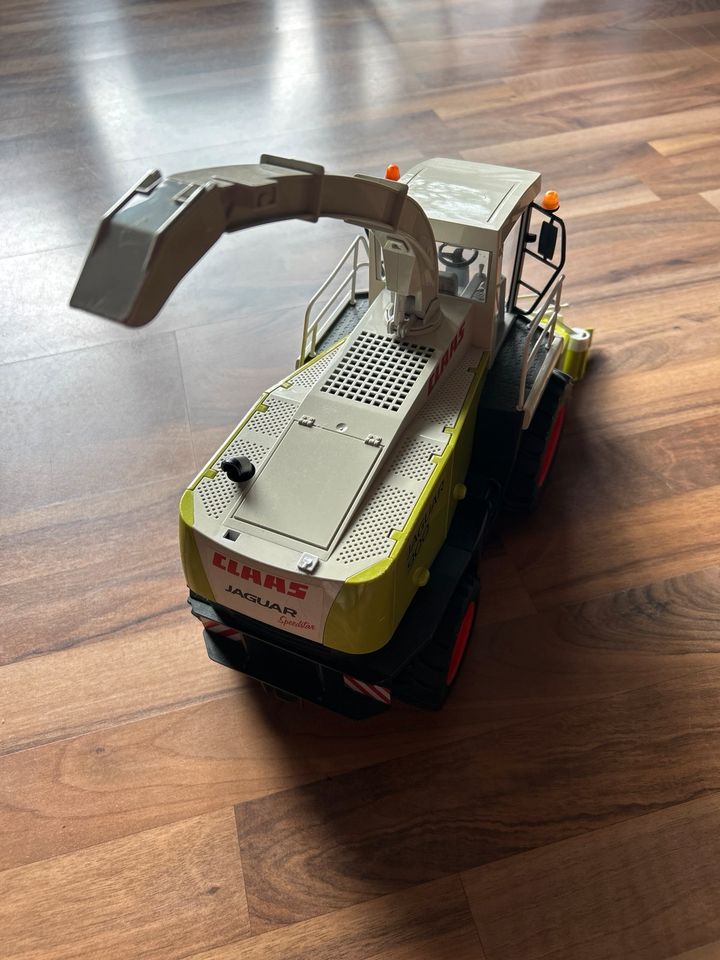 Claas Jaguar 900 Mähdrescher in Zetel