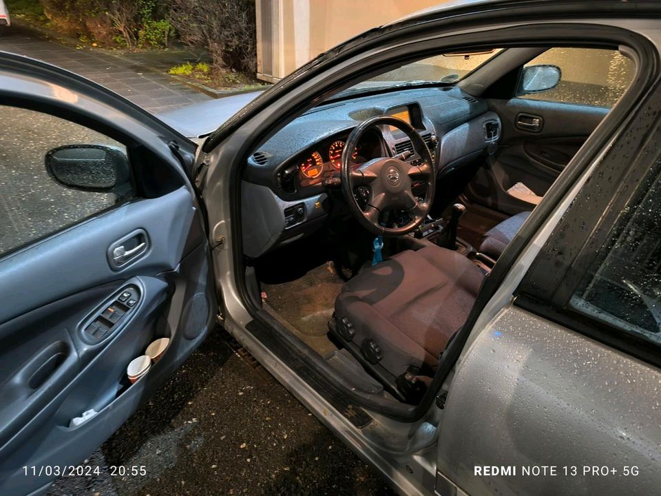 Nissan almera 1.5 in Bonn