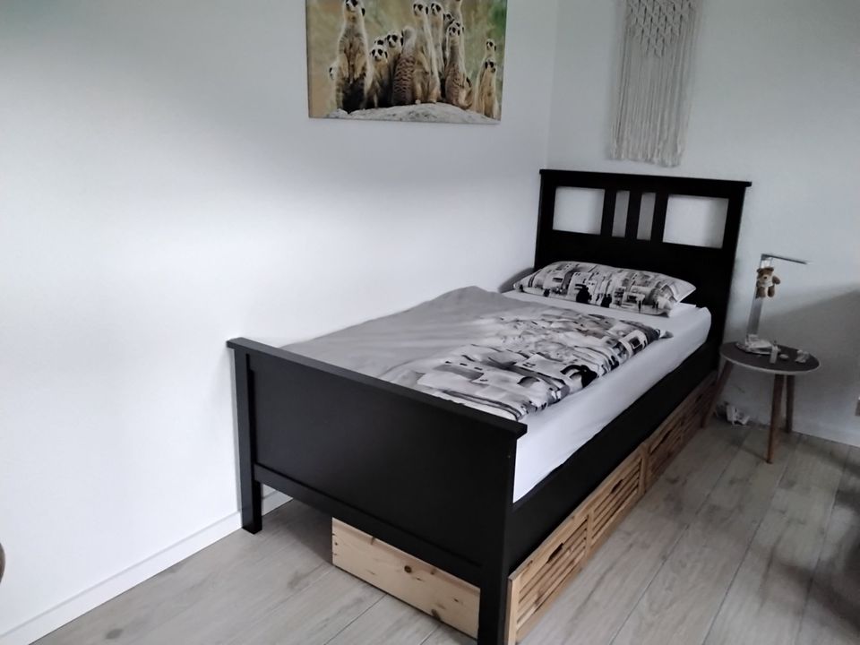 Bett 90x200 schwarz, Ikea Hemnes in Barßel