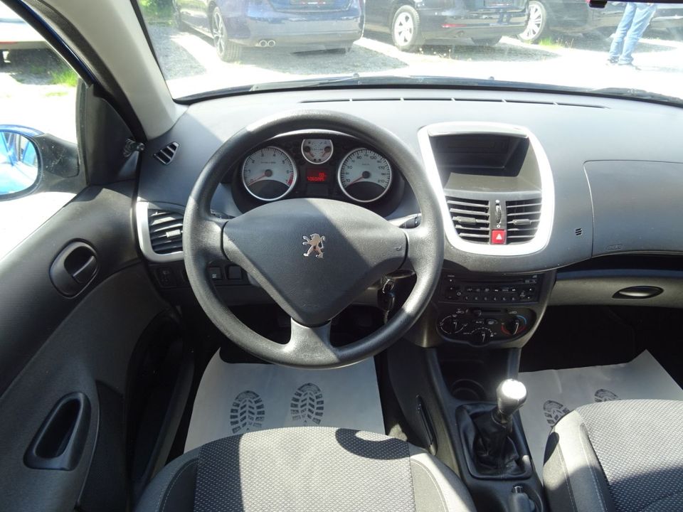 Peugeot 206 + Basis 1.1 60 Sportsitze Klima el.SP eFH in Ismaning