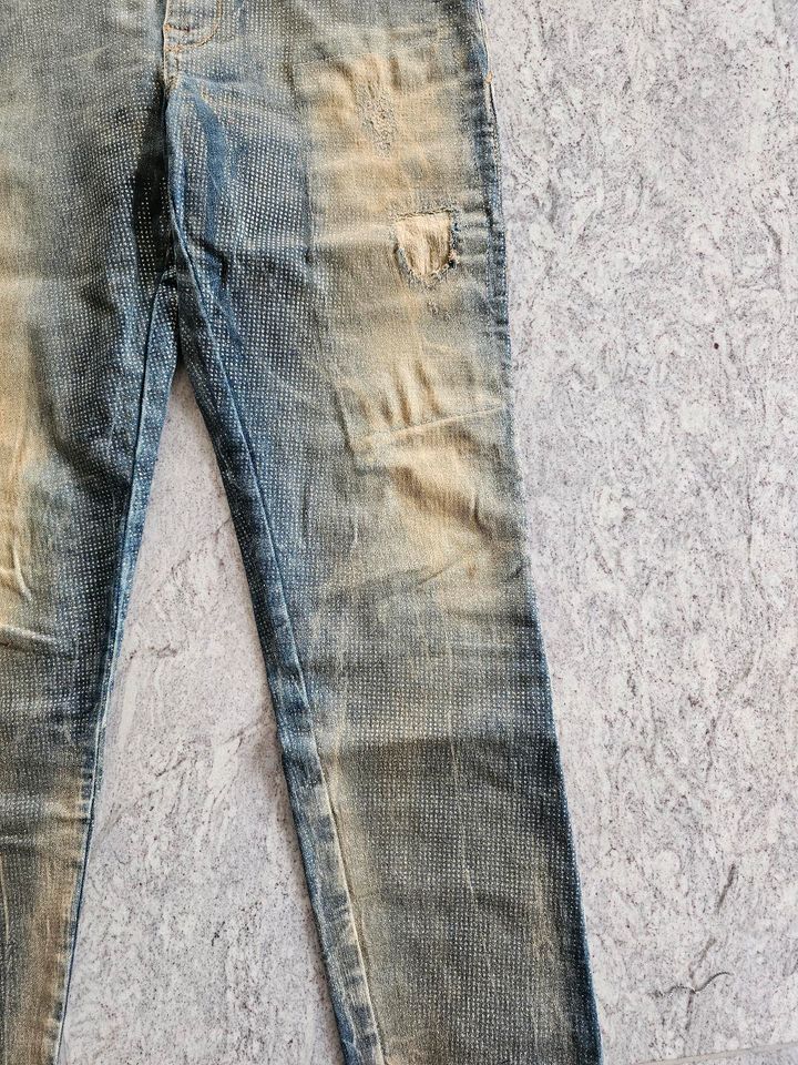 Extravagante Jeans von Guess by Marciano in Schopfheim