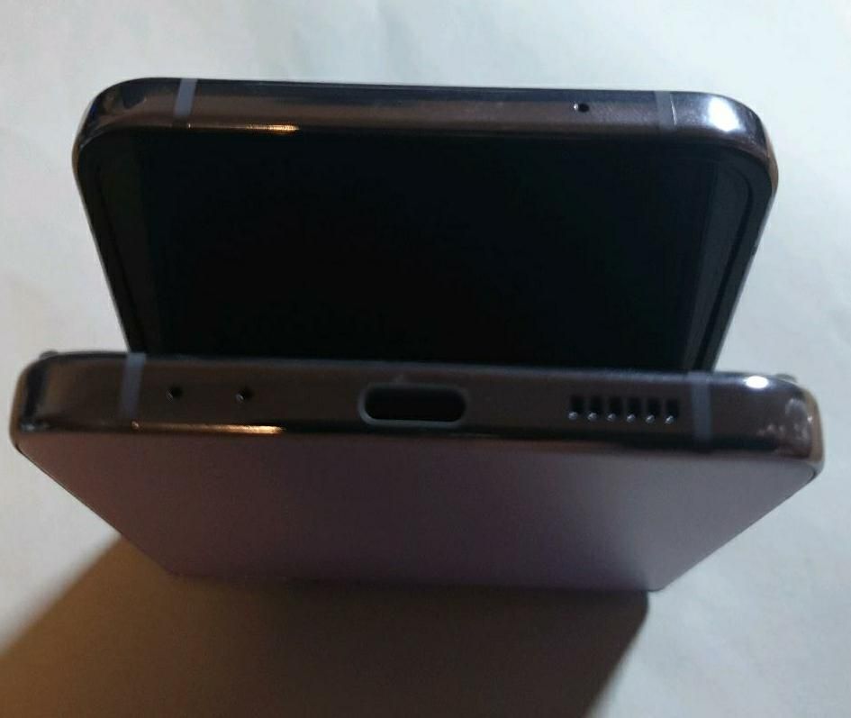 Samsung Galaxy Z Flip4 128GB - Dunkelviolett +Zubehör in Gütersloh