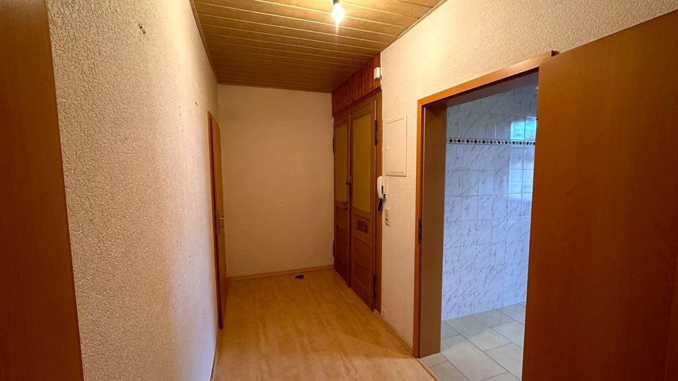 2-Zimmer-Wohnung mit Tageslichtbad und EBK in Werdau. in Werdau