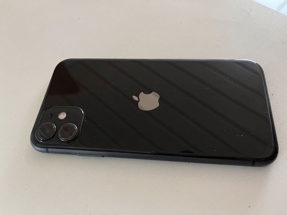 iPhone 11 schwarz 64GB in Wennigsen
