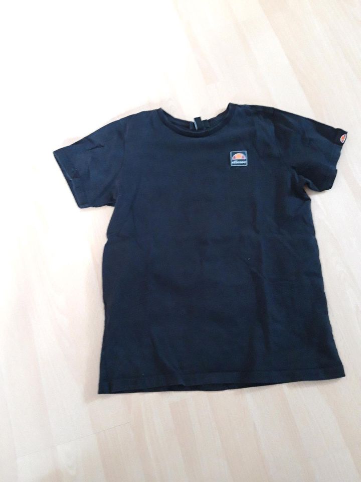 Tshirt von Ellesse Größe 140/146 in Buxtehude